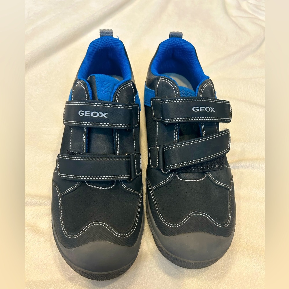 Geox unused blue and black leather shoes in size 5.5